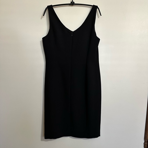 Jones New York Collection Platinum Black Sleeveless V-Neck Dress, Size 10 - Picture 2 of 7